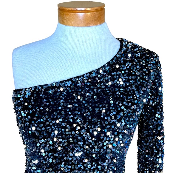 Stunner of Australia Women’s Velvet & Sequin 1 Shoulder Bodycon Mini Dre… - Picture 2 of 11
